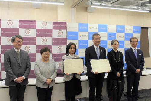 お茶の水女子大学太田副学長、石井理事・副学長、佐々木学長、東京大学藤井総長、林理事・副学長、相原理事・副学長