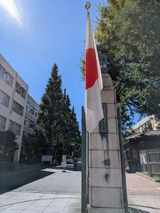 10月入学式校門前